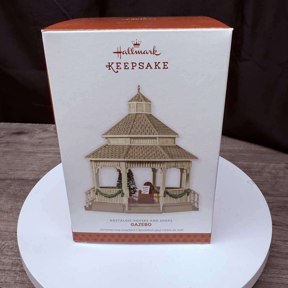 Hallmark Keepsake Christmas Ornament Gazebo Nostalgic Houses Shops 2013 QXE3765